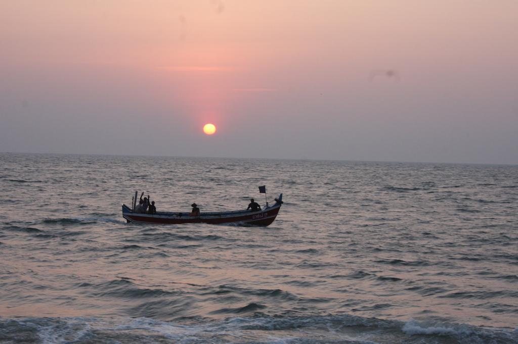 Shalom Beach Residency Hotel Alappuzha Exterior photo